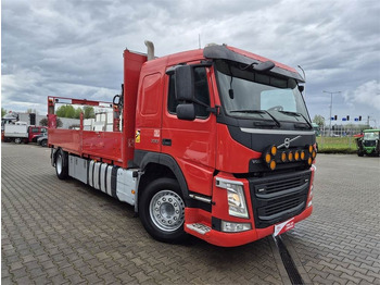 Бортова вантажівка/ Платформа VOLVO FM 330