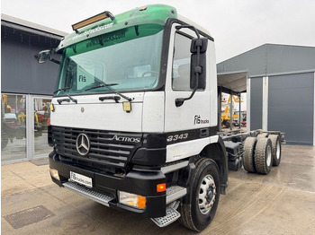 Вантажівка шасі MERCEDES-BENZ Actros 3331