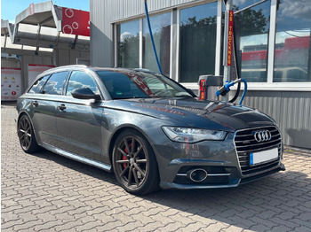Легковий автомобіль AUDI