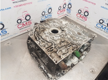 Трансмісія John Deere 6200, 6300, 6400 Powrquad Transmission Front Cover R95778, R121885: фото 2