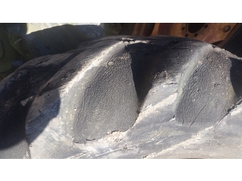 Колесо в категорії Трактори Massey Ferguson 135 Rear Wheel And Tyre 12.4/11-28. 1please Check By The Photos: фото 2