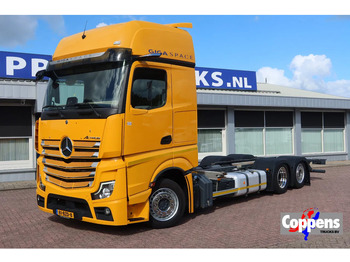 Вантажівка шасі MERCEDES-BENZ Actros 2642
