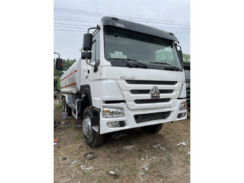 Вантажівка цистерна SINOTRUK HOWO