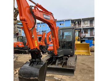 Гусеничний екскаватор DOOSAN DX60