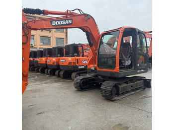 Гусеничний екскаватор DOOSAN DX60-9C
