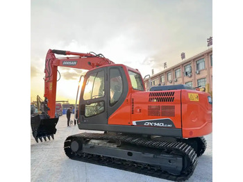 Гусеничний екскаватор DOOSAN DX140