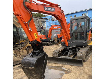 Гусеничний екскаватор DOOSAN DX225