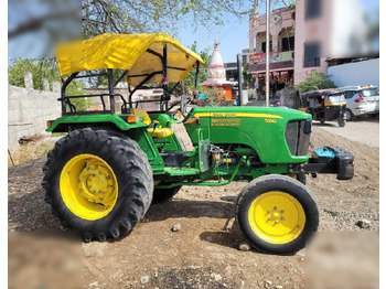 Трактор JOHN DEERE
