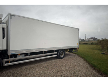 Вантажівка з закритим кузовом VOLVO