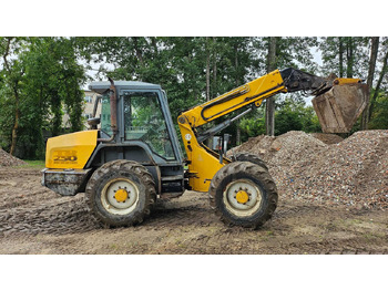 Телескопічний фронтальний навантажувач JCB
