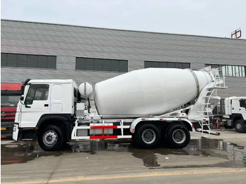 Вантажівка цистерна SINOTRUK HOWO