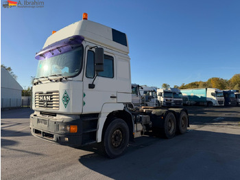 Тягач MAN 26.464