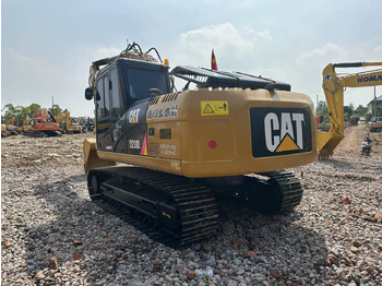 Гусеничний екскаватор CATERPILLAR 320D2
