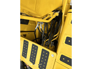 Гусеничний екскаватор Komatsu PC220-8: фото 5