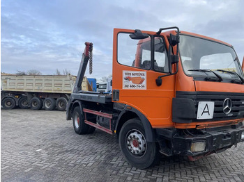 Скіповий навантажувач вантажівка MERCEDES-BENZ SK 1824