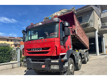 Самоскид вантажівка IVECO Trakker