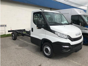 Вантажівка шасі IVECO Daily 35s18