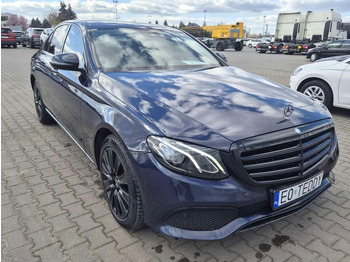 Седан MERCEDES-BENZ