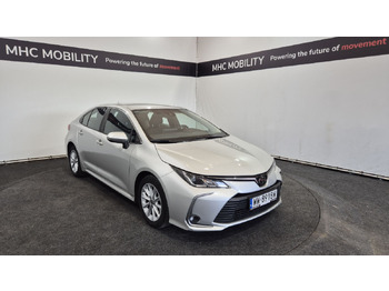 Седан TOYOTA