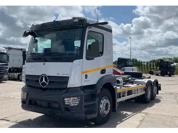 Гаковий мультиліфт вантажівка MERCEDES-BENZ Actros 2543