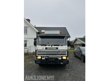 Самоскид вантажівка 1995 Scania P93 tippbil med kran: фото 2 Самоскид вантажівка 1995 Scania P93 tippbil med kran: фото 2