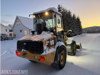 Колісний навантажувач 2012 Cat 907H2 - Planeringsskuffe - Pallegaffler - 3646T: фото 4