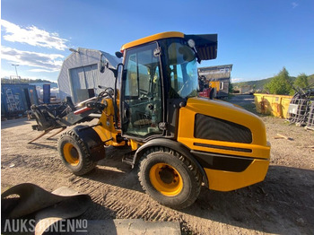 Колісний навантажувач JCB 407