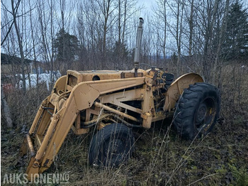 Трактор MASSEY FERGUSON 100 series
