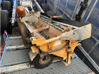 Розкидач піску і cолі