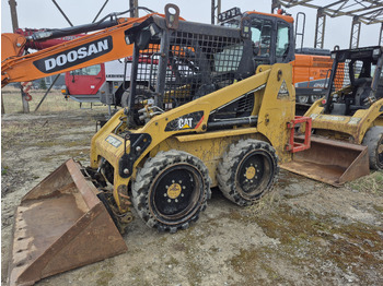 Міні-навантажувач CATERPILLAR 216B3