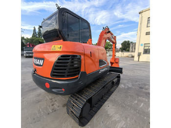 Гусеничний екскаватор DOOSAN DX60