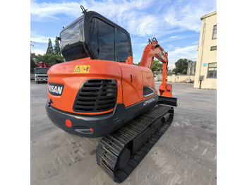 Гусеничний екскаватор DOOSAN DX60