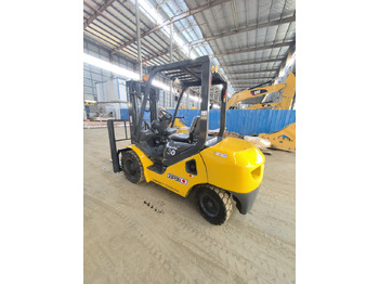 Дизельний навантажувач Komatsu FD30 Forklift: фото 2 Дизельний навантажувач Komatsu FD30 Forklift: фото 2