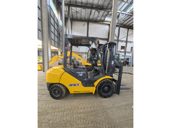 Дизельний навантажувач Komatsu FD30 Forklift: фото 3 Дизельний навантажувач Komatsu FD30 Forklift: фото 3