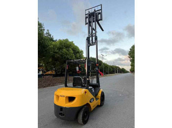 Дизельний навантажувач New arriver second hand Komatsu FD30 forklift with good performance cheap used forklift for sale: фото 3