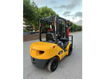 Дизельний навантажувач New arriver second hand Komatsu FD30 forklift with good performance cheap used forklift for sale: фото 2