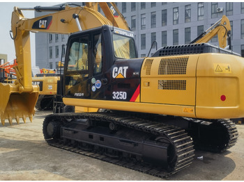 Гусеничний екскаватор