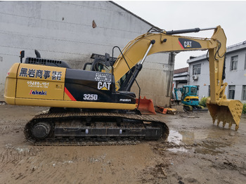 Гусеничний екскаватор