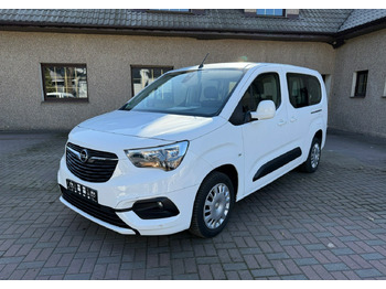 Легковий автомобіль OPEL