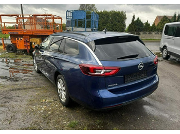 Легковий автомобіль OPEL