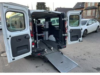 Легковий автомобіль OPEL