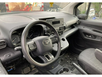Суцільнометалевий фургон TOYOTA Proace