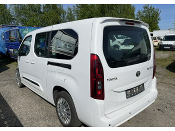 Легковий автомобіль TOYOTA