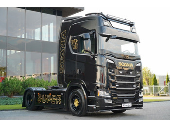 : фото в шапці сторінки