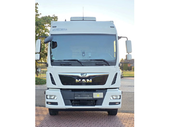 Вантажівка з закритим кузовом MAN TGM 15.290 / TGL / KONTENER / IZOTERMA / WINDA / KLIMA POSTOJOWA / 2019R / EURO 6 / PEŁEN SERWIS / 8200KG ŁADOWNOŚĆ / SPROWADZONY / ZADBANY / JAK NOWY / KSIĄŻKA SERWISOWA / E6 / 18 PALET: фото 5 Вантажівка з закритим кузовом MAN TGM 15.290 / TGL / KONTENER / IZOTERMA / WINDA / KLIMA POSTOJOWA / 2019R / EURO 6 / PEŁEN SERWIS / 8200KG ŁADOWNOŚĆ / SPROWADZONY / ZADBANY / JAK NOWY / KSIĄŻKA SERWISOWA / E6 / 18 PALET: фото 5