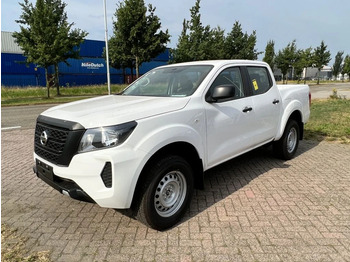Пікап NISSAN Navara
