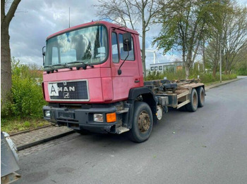 Гаковий мультиліфт вантажівка MAN 26.372
