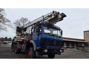 Вантажівка з маніпулятором MERCEDES-BENZ