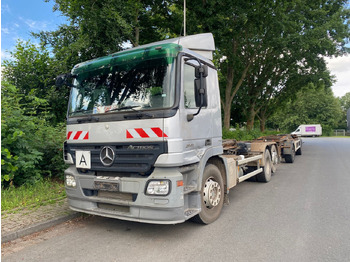 Гаковий мультиліфт вантажівка MERCEDES-BENZ