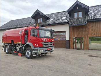 Підмітально-прибиральна машина BUCHER